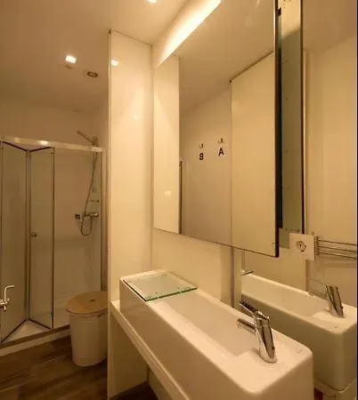 Apartment Space Shuttle - Tiny House Porto